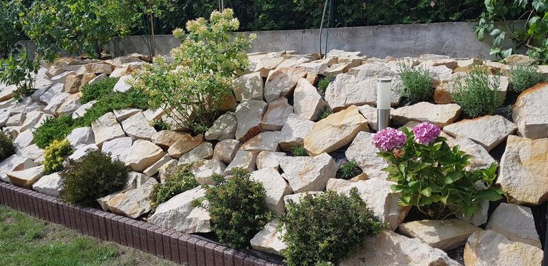 Jak stworzyć zachwycające skalniaki z piaskowca w ogrodzie?