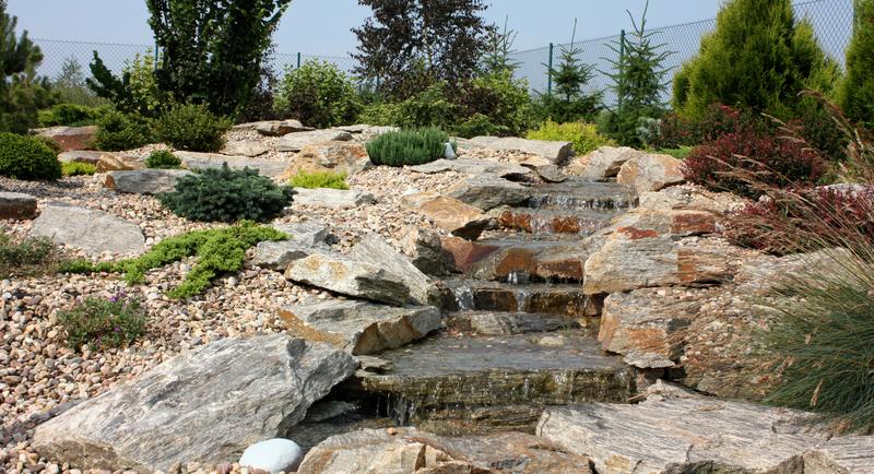 Magia kaskad w ogrodzie – jak stworzyć wodny raj w swoim przydomowym raju